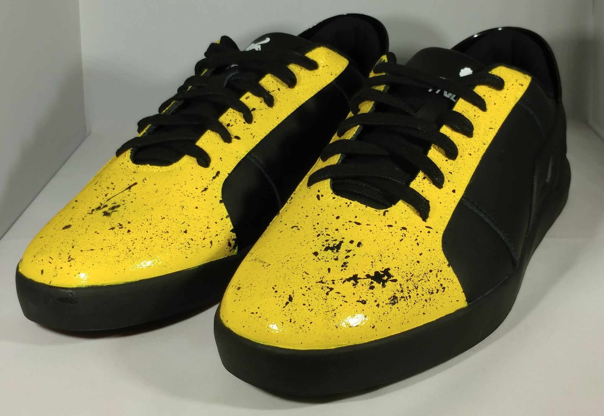 How to Wear Yellow Sneakers