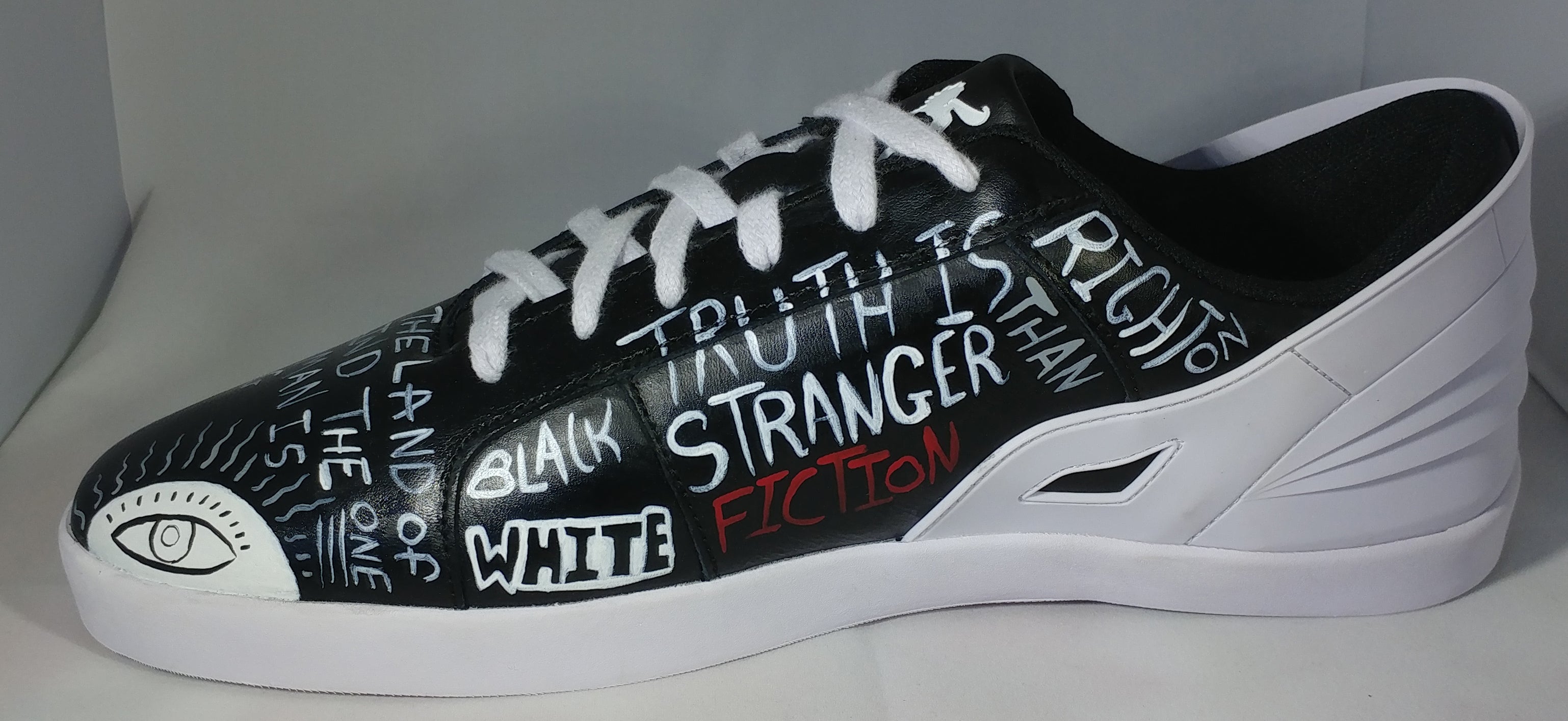 Triesti shoes: Black & White Graffiti